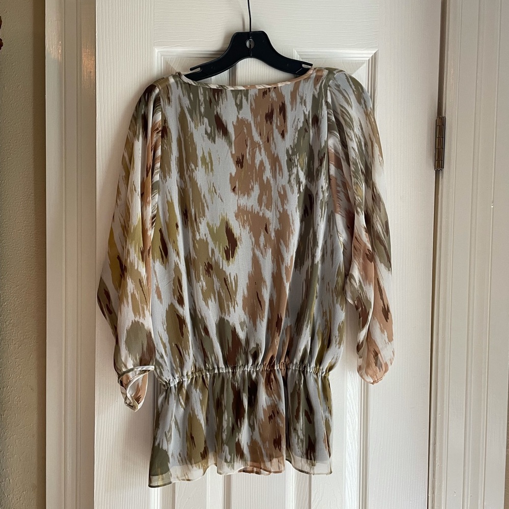 Beautiful blouse - Picture 2 of 3
